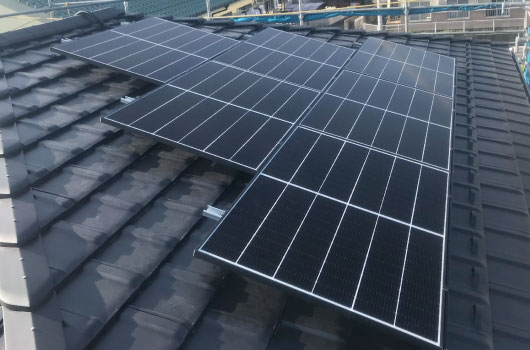 島根（松江・出雲）、鳥取で太陽光発電をご検討なら東洋ソーラーへ。パネルの設置、配線作業が完成！